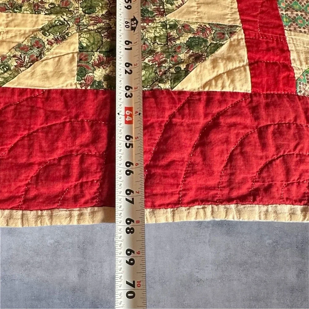 Vintage Handmade Maple Leaf Quilt 82x68 Red Green Cream Patchwork